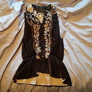 Neiman Marcus Sleeveless ruffled top